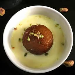 Gulab Jamun With Rabri